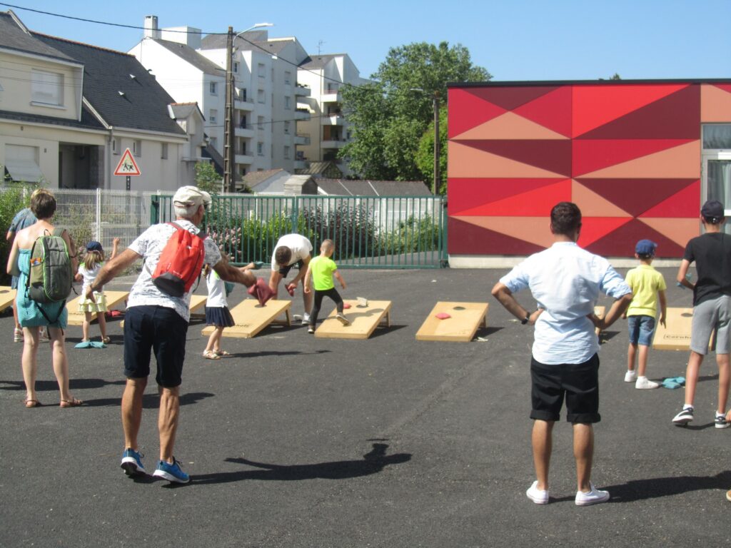 Animations dirigées, jeux en bois avec des règles et explications. Tournois, olympiades, team building