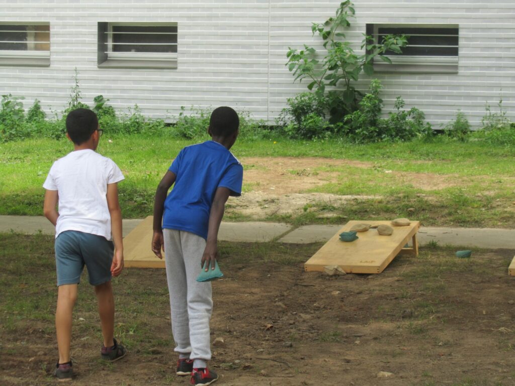 Cornhole, jeux en bois animation dirigée, Pichenette et compagnie