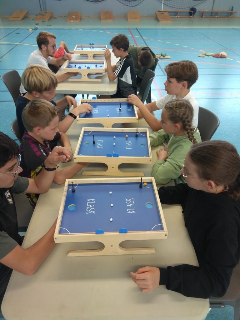 Klask, jeux en bois animation dirigée, Pichenette et compagnie