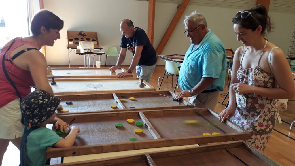 Passe-trappe, jeux en bois en autonomie, Pichenette et compagnie