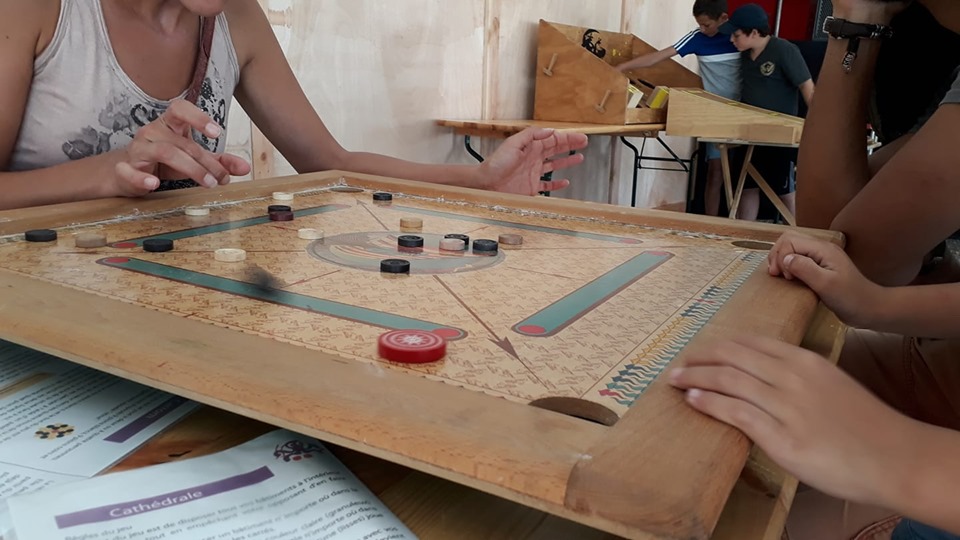 Carrom billard indien, jeux en bois animation dirigée, Pichenette et compagnie