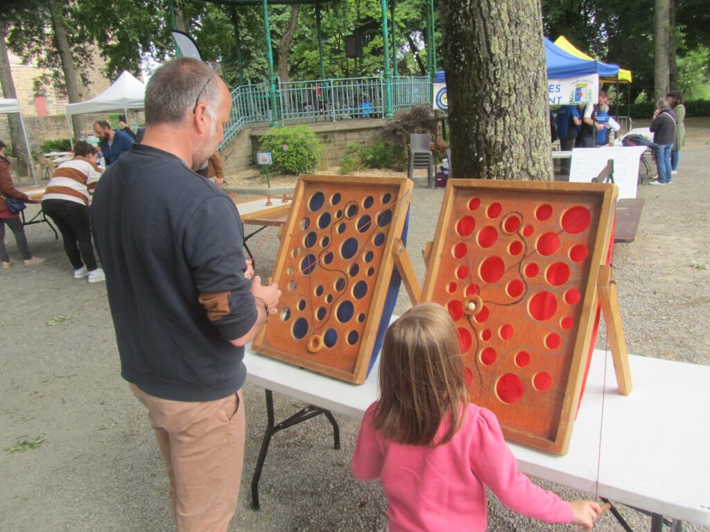 Gruyère, jeux en bois en autonomie, Pichenette et compagnie