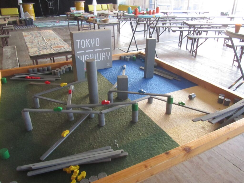 Tokyo Highway XXL, exlusivité mondiale, jeux en bois en autonomie, Pichenette et compagnie