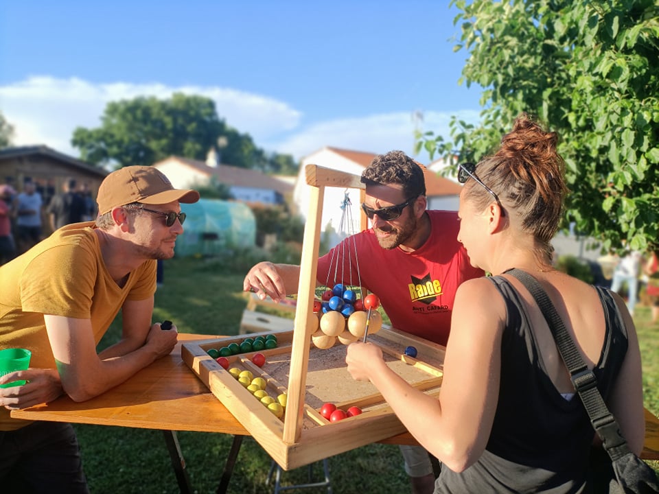 Badaboule, jeux en bois en autonomie, Pichenette et compagnie