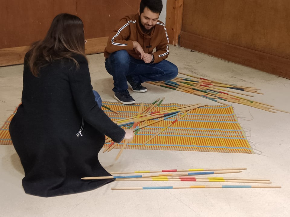 Mikados géants, jeux en bois en autonomie, Pichenette et compagnie