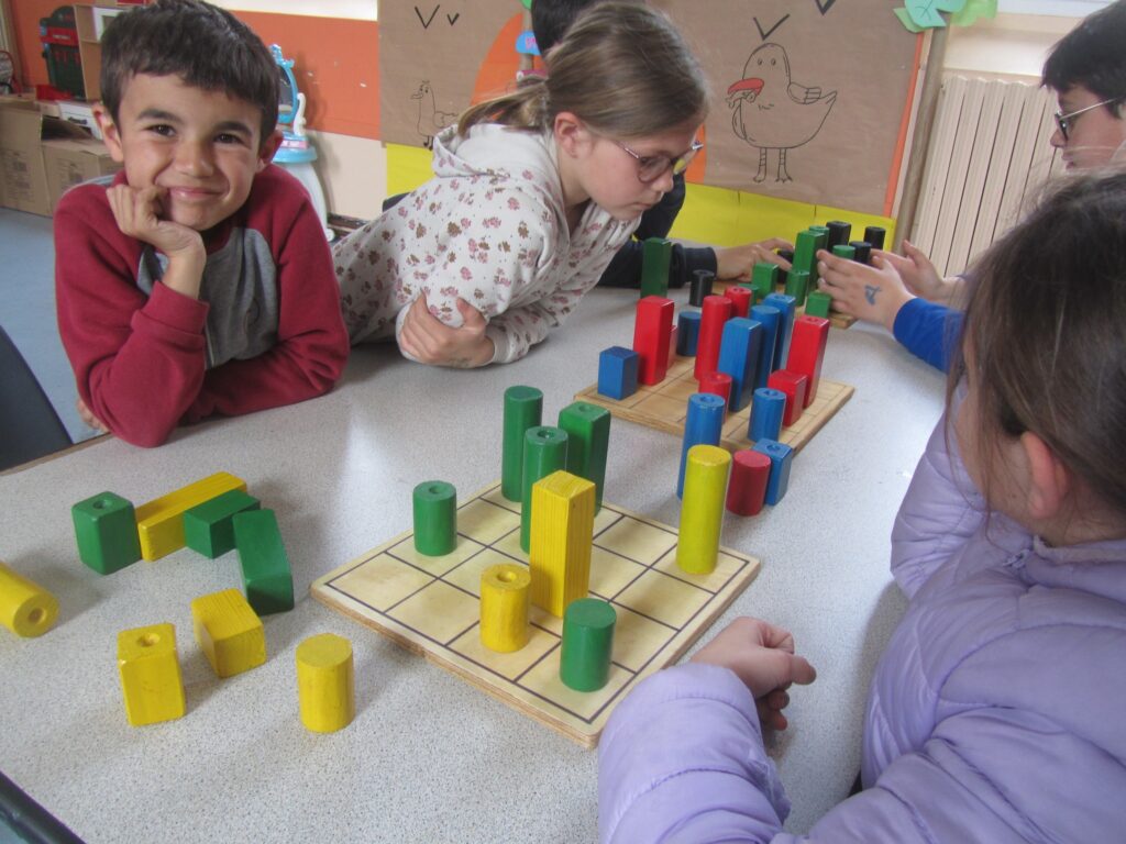 Quarto, jeux en bois animation dirigée, Pichenette et compagnie
