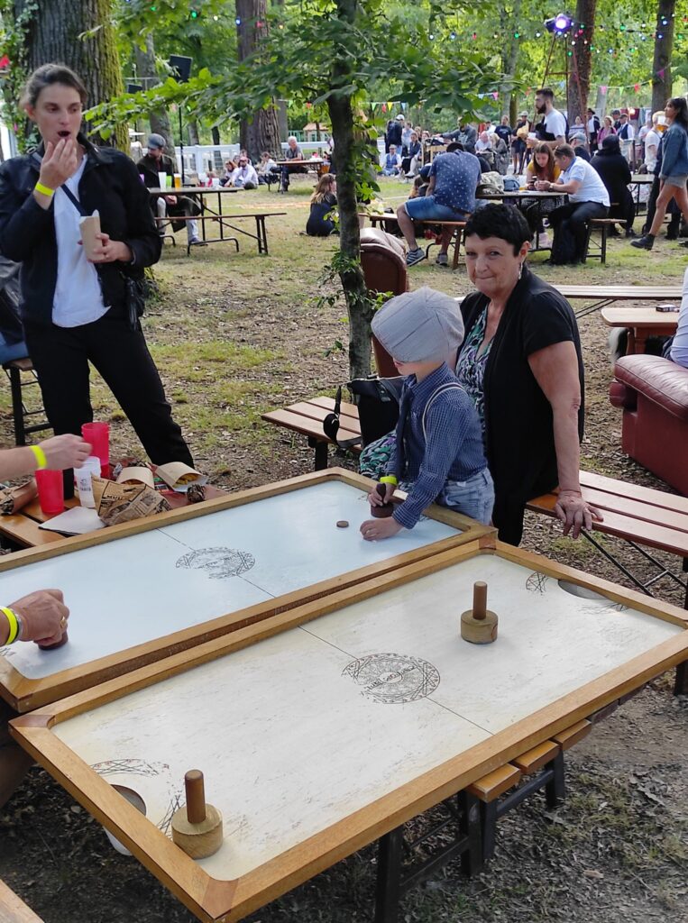 Shuffle puck, jeux en bois en autonomie, Pichenette et compagnie