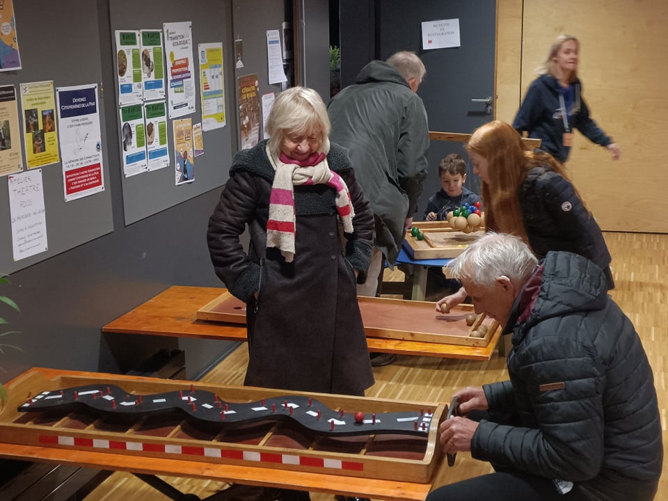 Zig Zag, jeux en bois en autonomie, Pichenette et compagnie